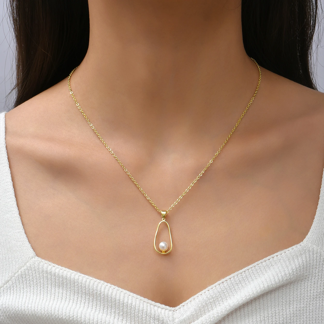 

Newest Fashion Long Gold Chain Hollow Square Pearl Necklace Geometric White Pearl Pendant Necklace