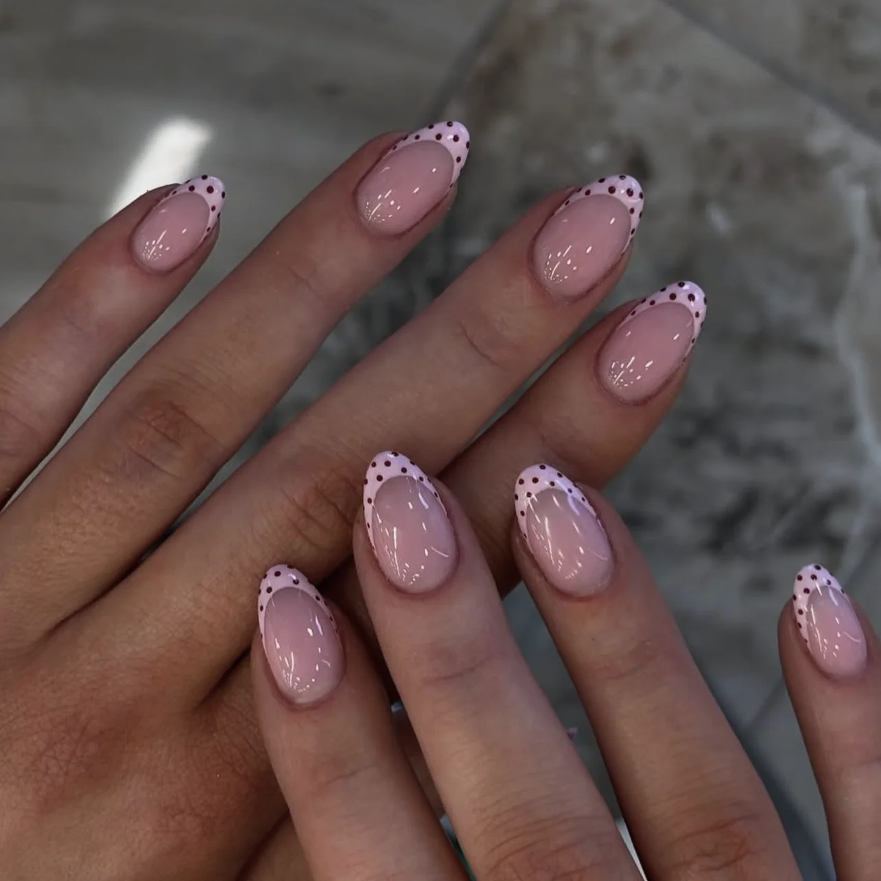 Wholesale 24pcs 4393 French Short Almond Nails False Nails Press on Nails Artificial Fingernails Customize