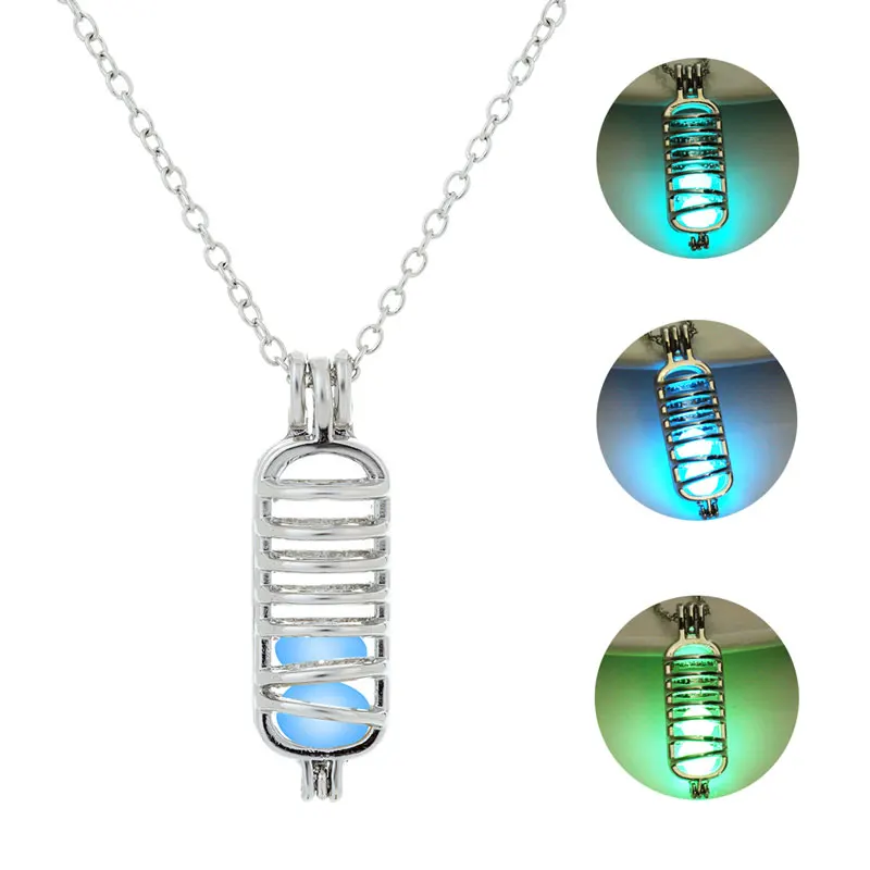 

Glow In The Dark Rugby Field Pendant Necklace For Women Men Fluorescent Luminous Gridiron Jewelry Halloween Gift