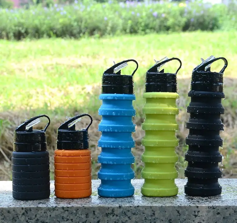 

2021 Custom Logo Camping Carabiner 550ml Collapsible Sport Bottle Portable Foldable Silicone Water Bottle with Straw Spout Lid, Deep blue,black,sky blue,orange and green