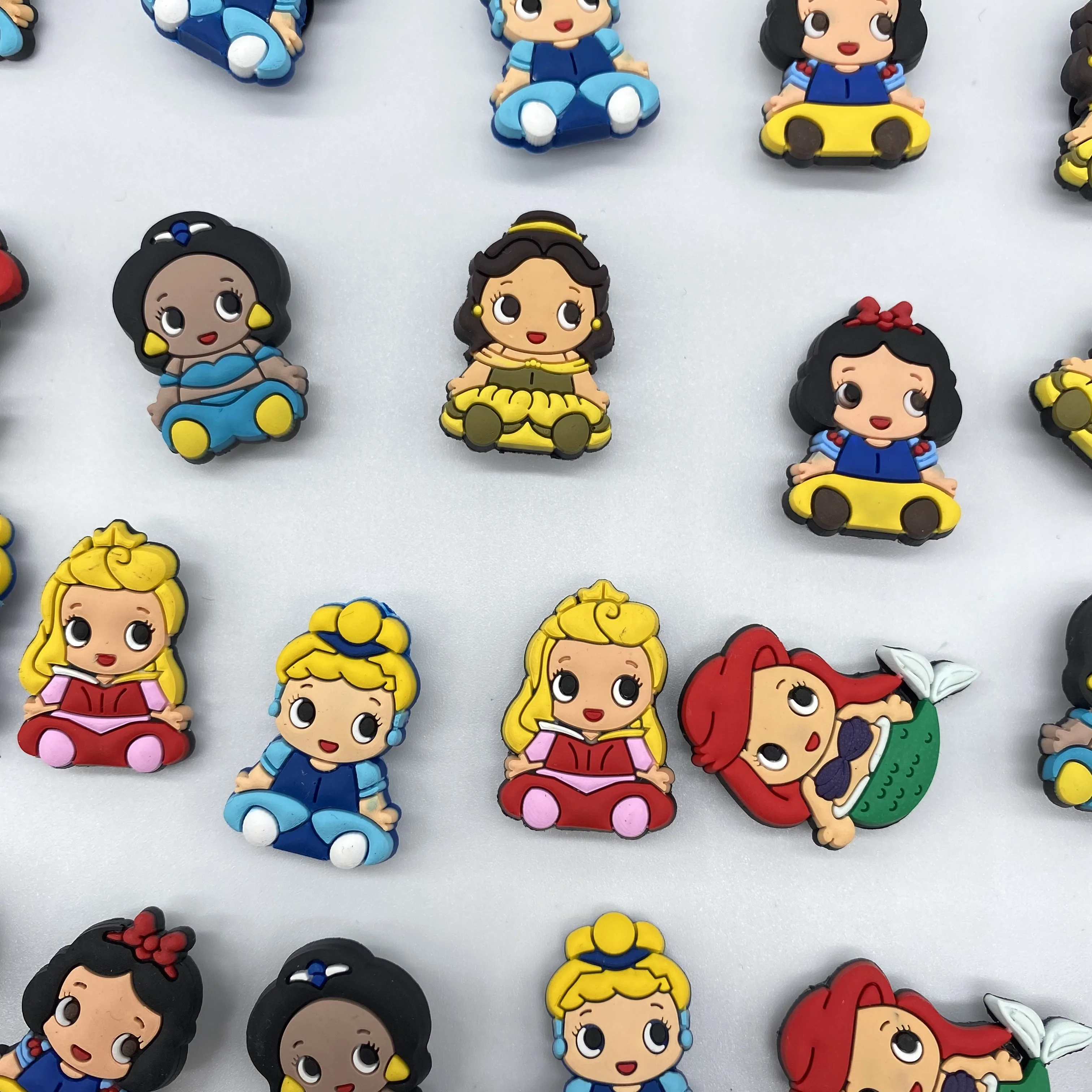 

100 pcs Cartoon Princess Snow White Low Price PVC Shoe Charms Buckles Shoes Accessories Ornaments Fit For Croc Charms, As picture