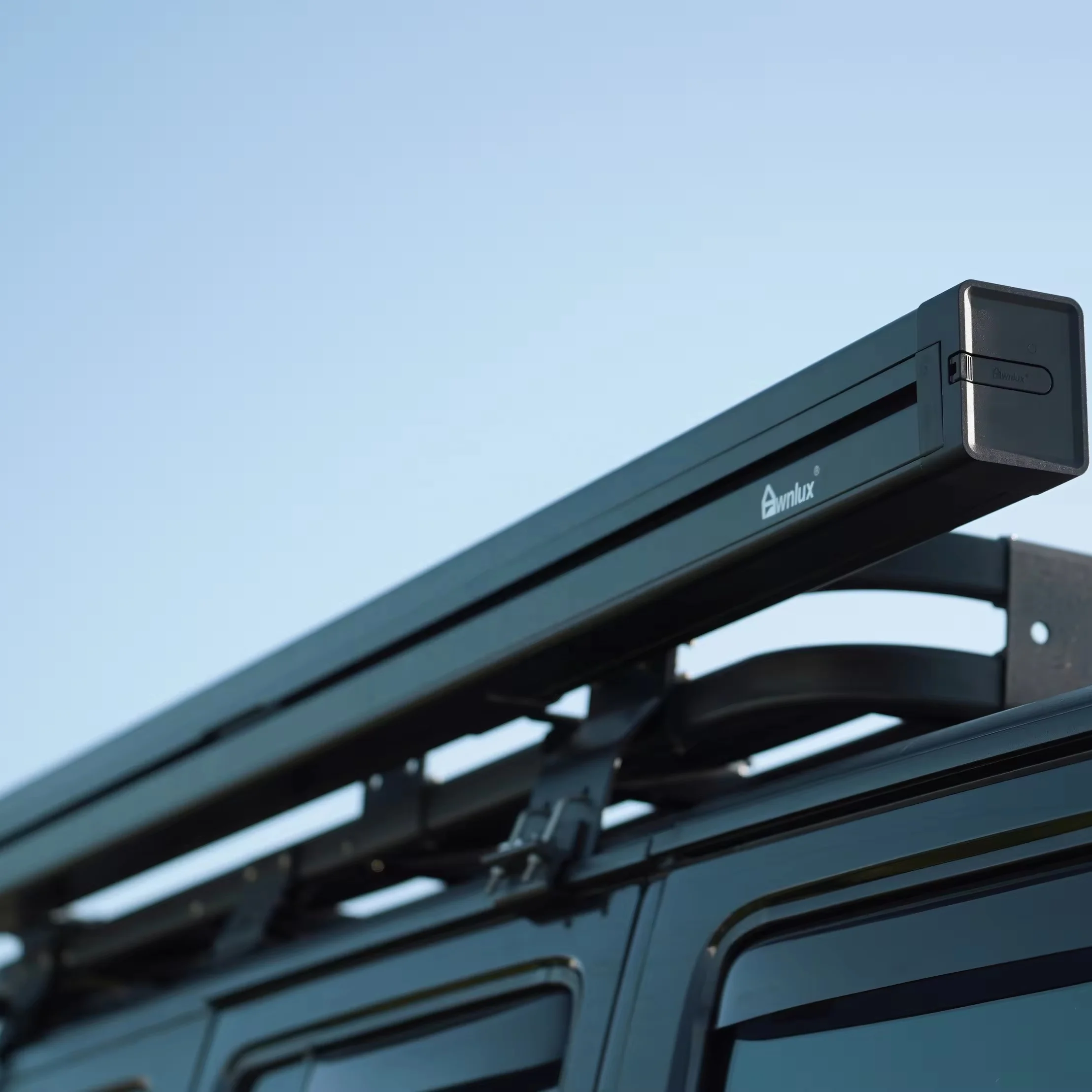 Waterproof Overland SUV Truck Aluminium Best Selling Semi-automatic Car Awning with LED