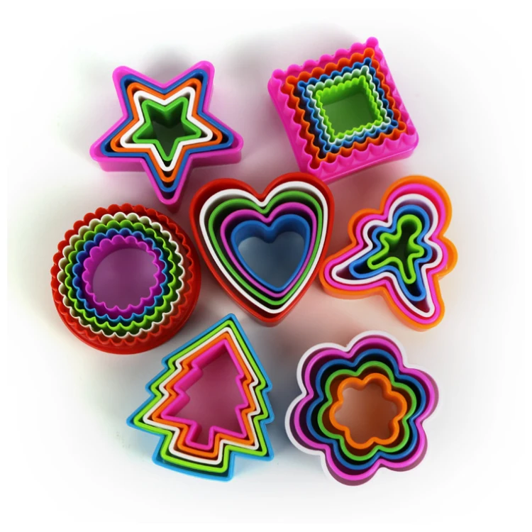 

Plastic Baby Heart Round Star Tree Christmas 3D Shapes Cookie Cutters Stamp Cookie Cutter Set, Multiple color
