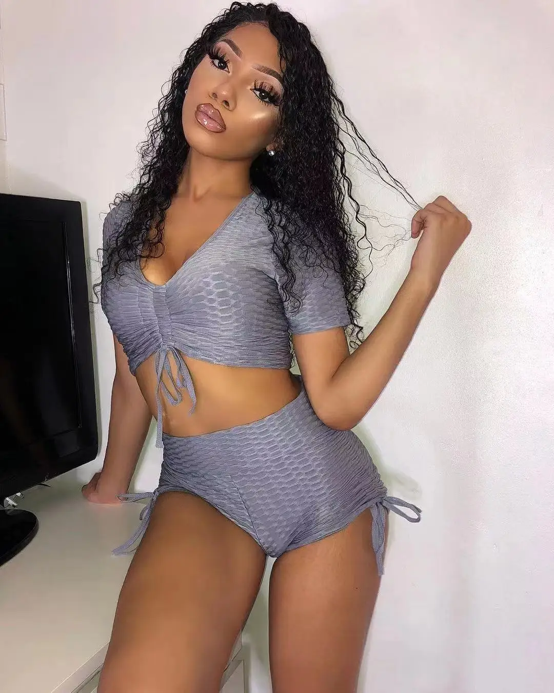 

Wholesale High Flexibility Ladies Gym 2 Piece Short Suit Summer Bandage Pleated Women Two Piece Short Set