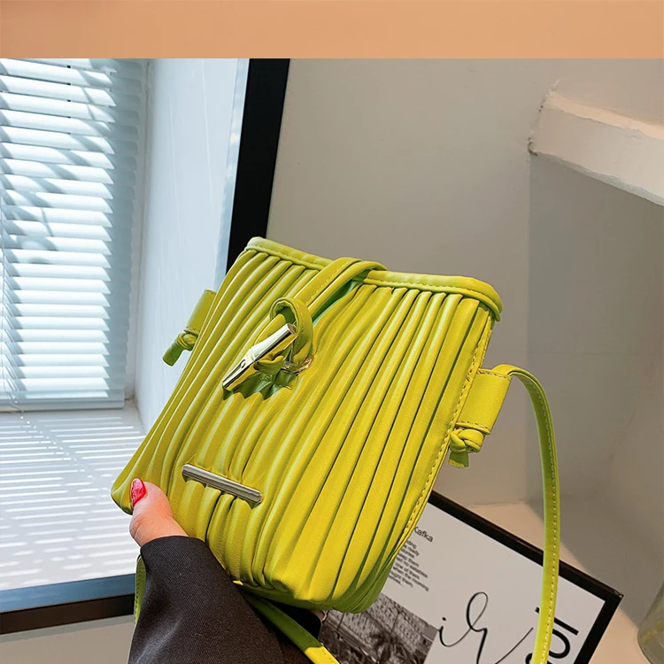 

2022 New Ruched Ladies Luxury Bucket Shoulder Purses Women Bags Messenger Purses and Handbags