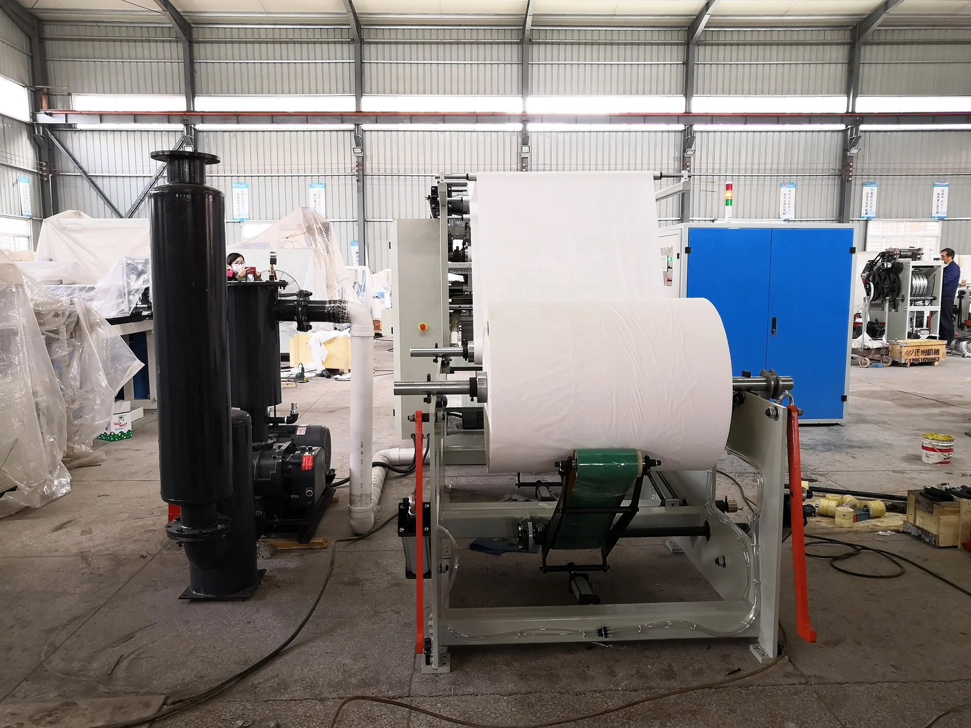 
Automatic facial tissue paper folding machine 