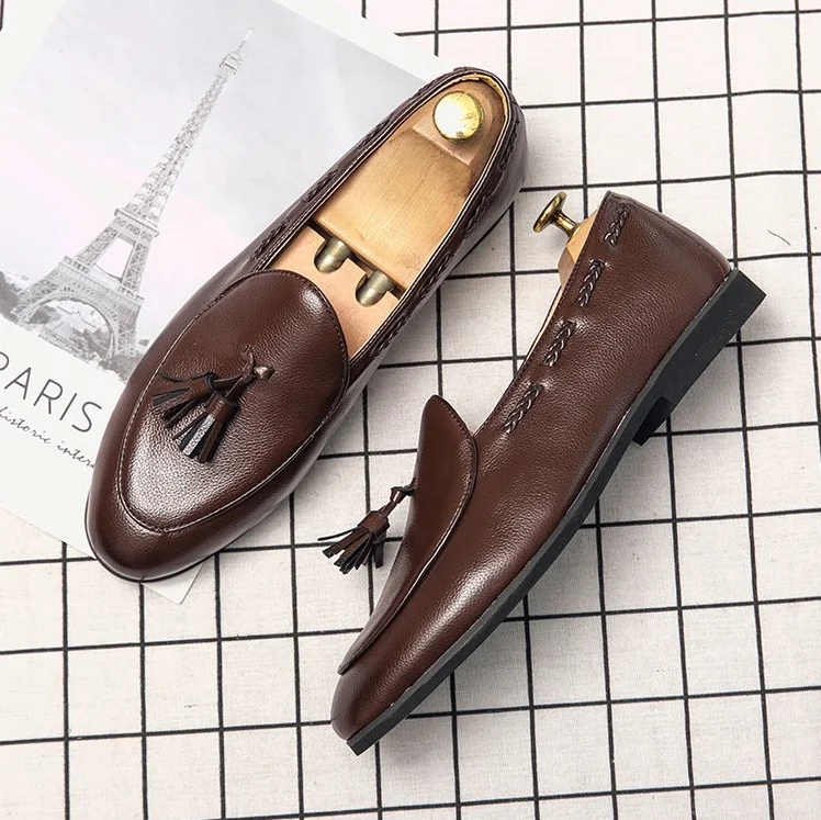 

2021 new two-color men's leather shoes shallow mouth wear-resistant simple casual men's shoes tassel accessories men's shoes, Black brown