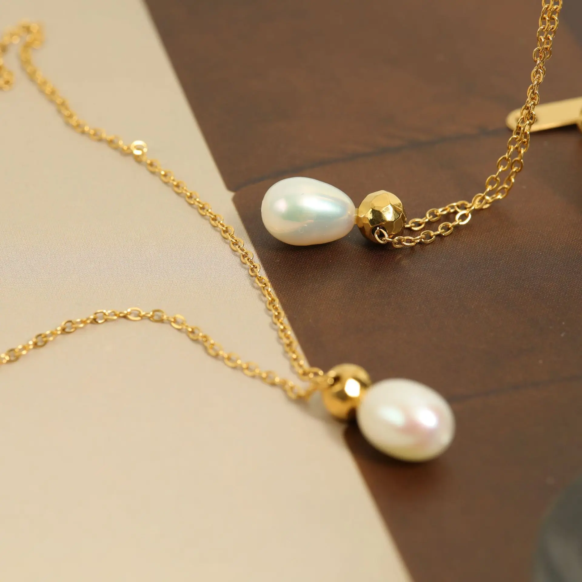 

Wholesale Gold Plated Stainless Steel Ins Gentle Pleasant Pull Buckle Design Adjustable Pearl Pendant Necklace Jewelry