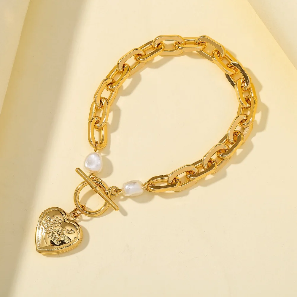 

Chunky 18K Gold Plated Paperclip Chain Heart Pendant Bracelet OT Buckle Heart Bracelet