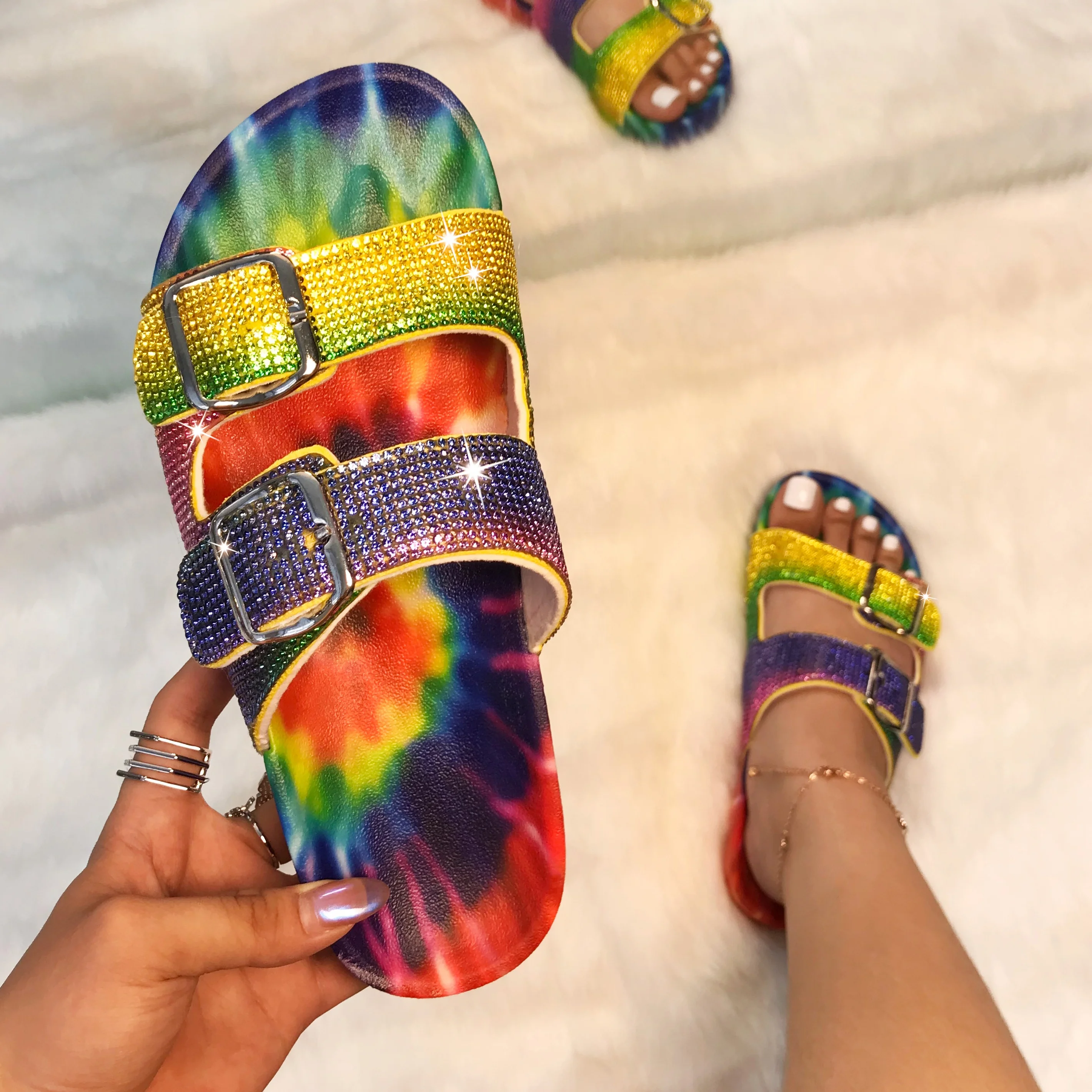 

Fashionable Design Tie Dye Women Shining Diamond Sandals Double Strap Rainbow Crystal Sandals For Lady Flat Hell Slides Slippers