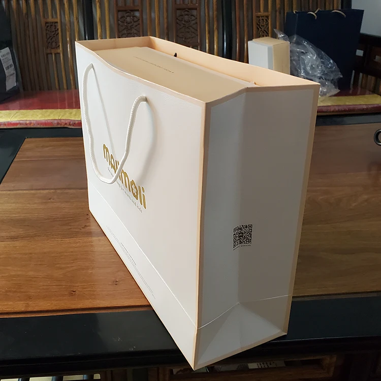 
Custom Personalized Present Carrier Wrapping White Kraft Paper Gift Bag With Twisted Handles 