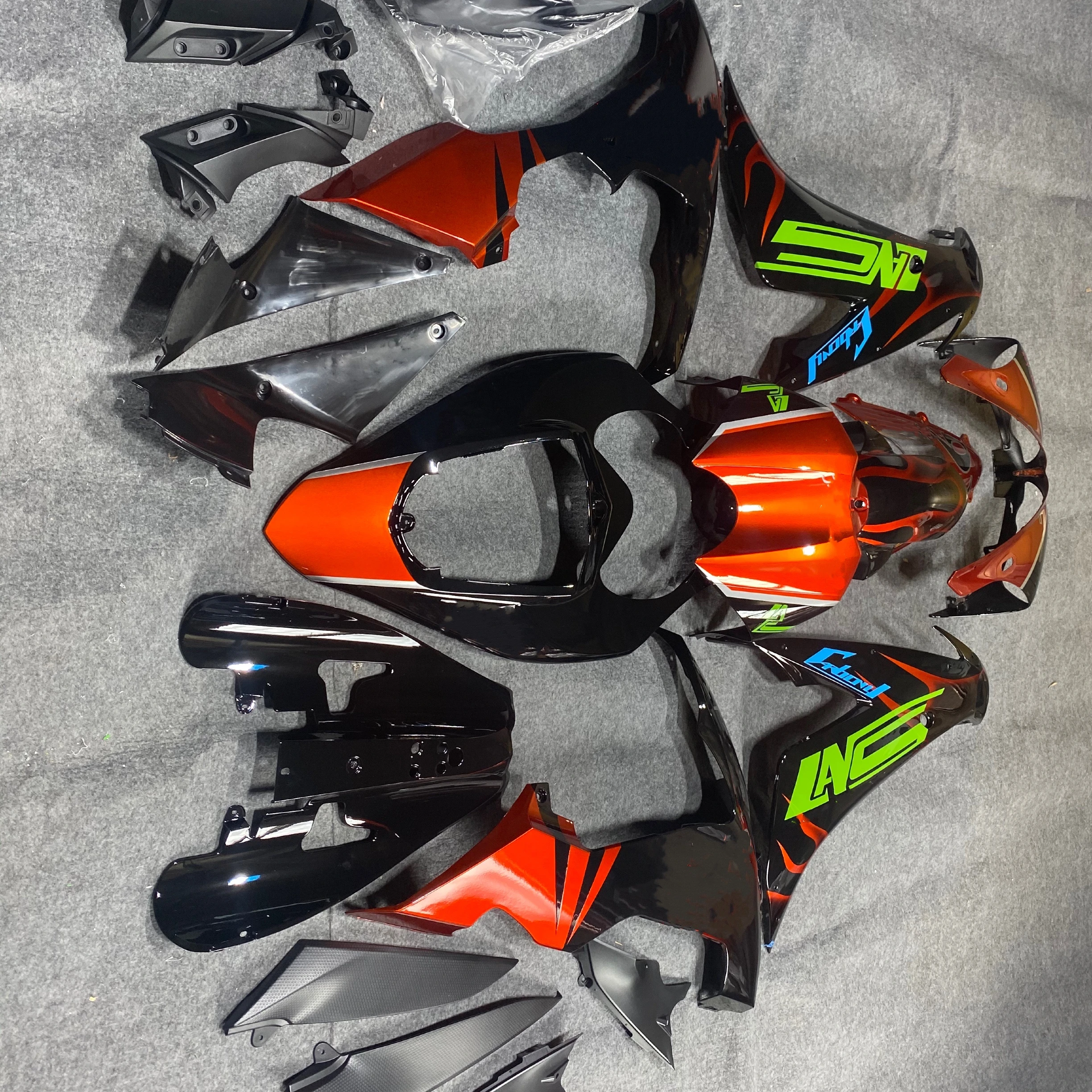 

2021 WHSC Motorcycle Body Kit For YAMAHA R1 2005, Pictures shown