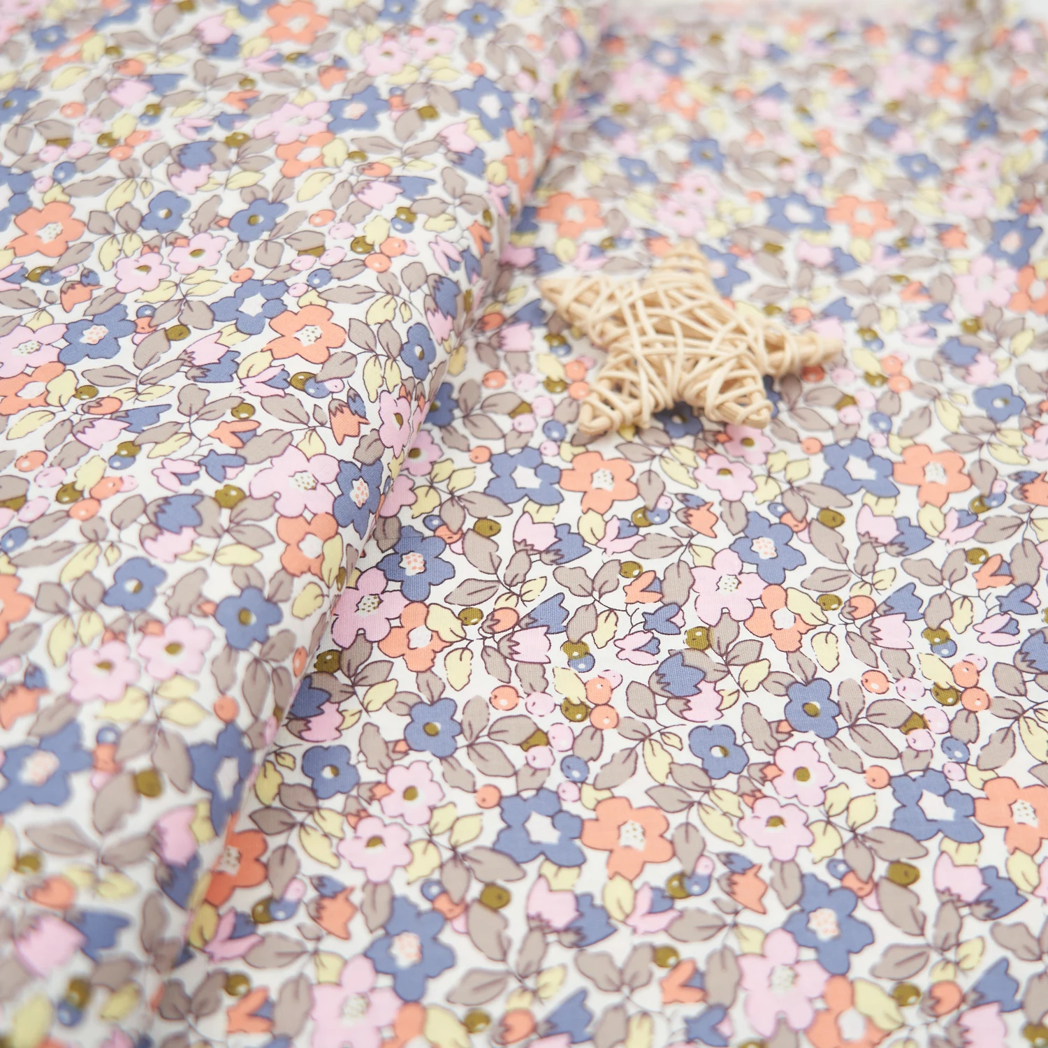 100% Combed Cotton Poplin Printed Fabric Small Flower Printed Home Decor Shirts Elastic Waist Plain Dyed Anti-static