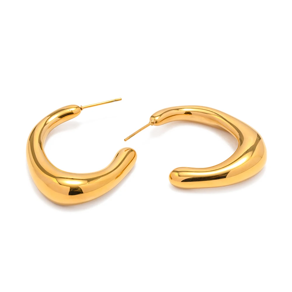 

Factory Hot Selling Irregular CC Shape Smooth Earrings PVD Gold Plated Waterproof Earring For Women