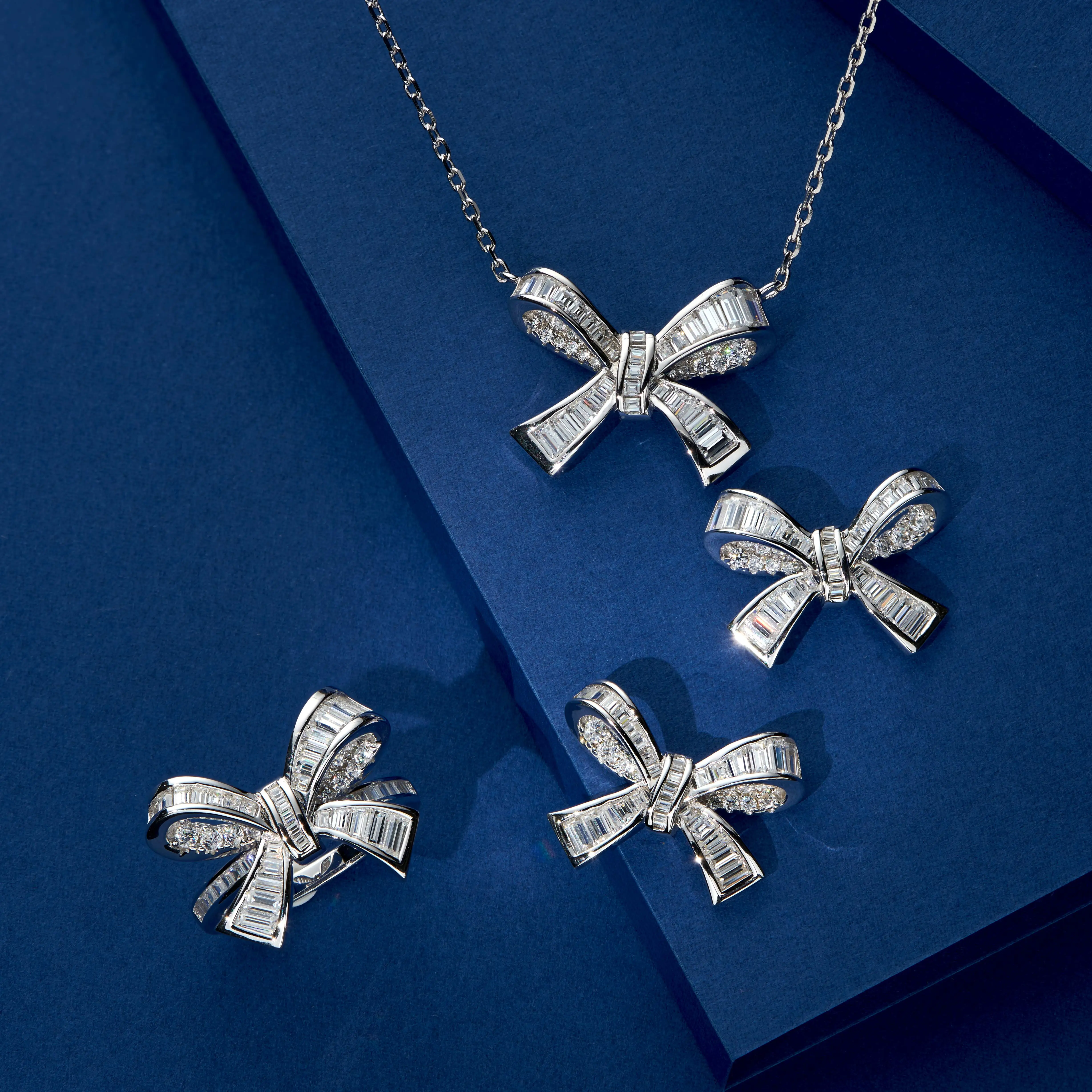 

2021 Custom Fashion White Gold Plated Zirconia Bow Necklace Women Fine Jewelry 925 Sterling Silver Pendant Necklaces