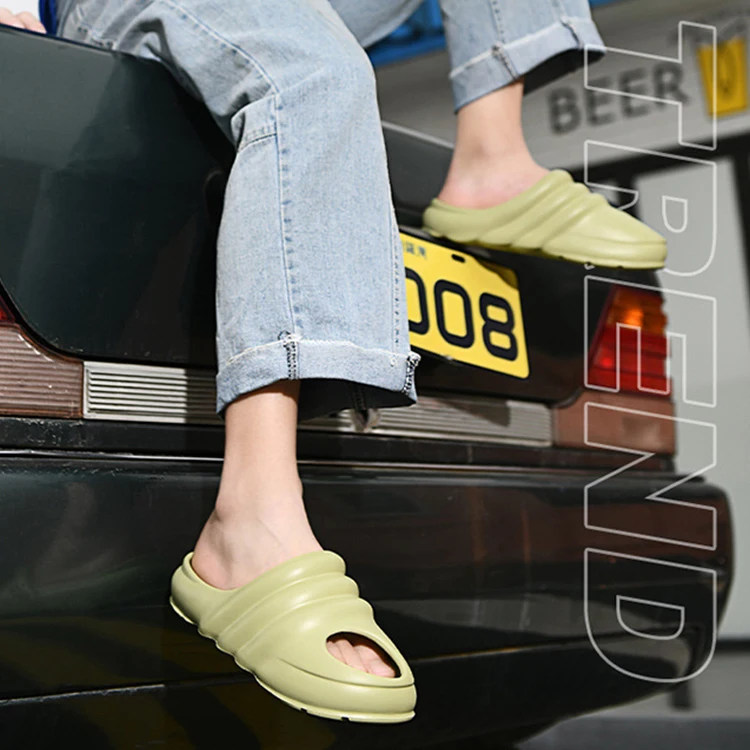 

Summer Men Rubber Outdoor Beach Yeezy Trend Flip Flop Slippers Hole Yeezy Slides Shoes, Colors