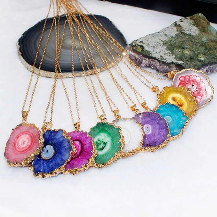 

Handmade Irregular Agate Sunflower Natural Stone Pendant Necklaces Gold Plated Quartz Crystal Wire Wrapped Necklace For Women, Colorful