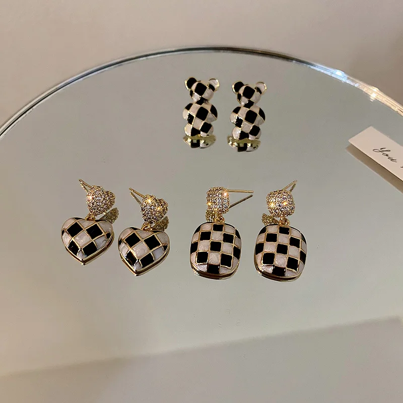 

fashion black heart bear square earring finding