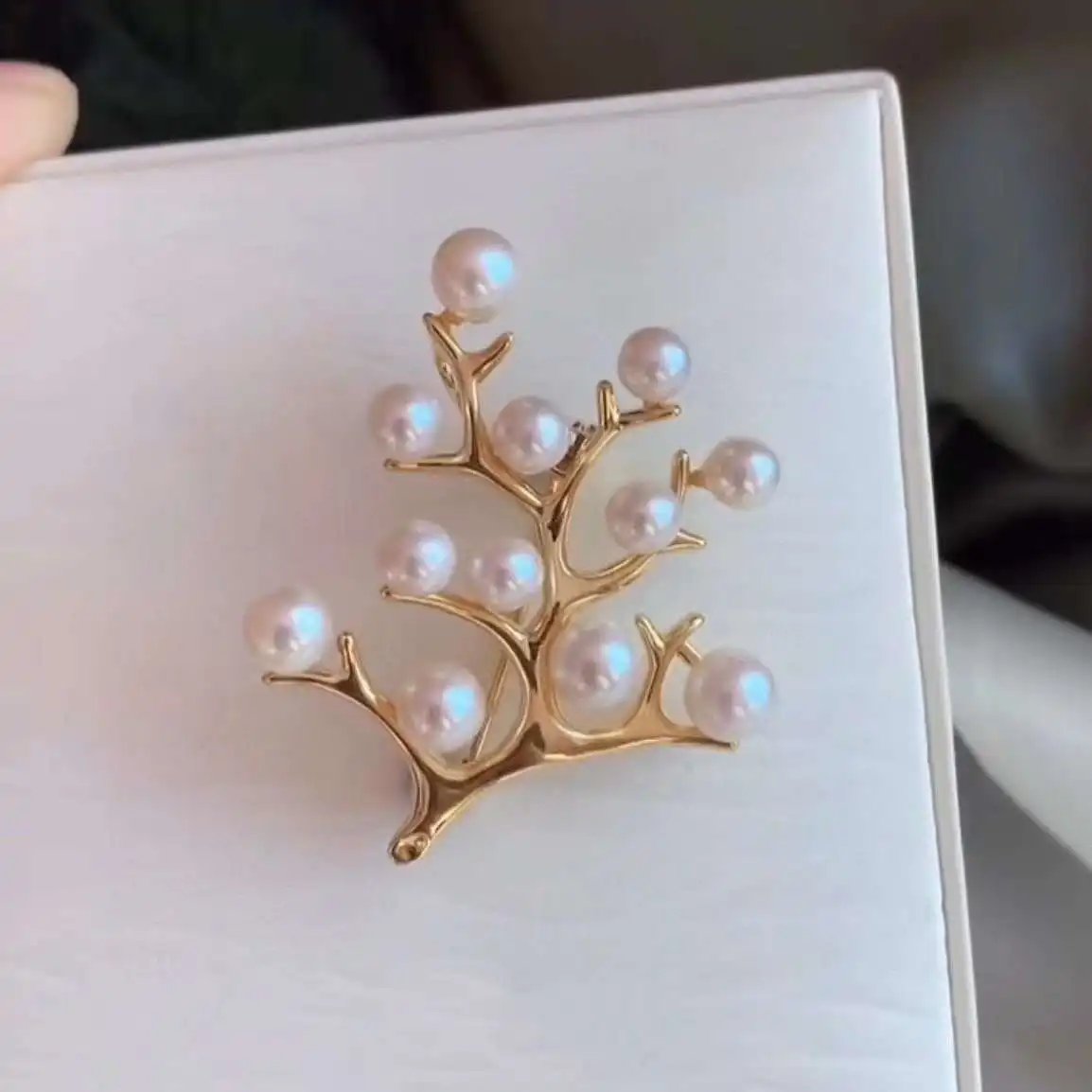 Hot Selling Unisex Multi-Beaded Tree of Happiness Brooch Natural Freshwater Pearl Brooch Pins for Men Women for Weddings Gifts