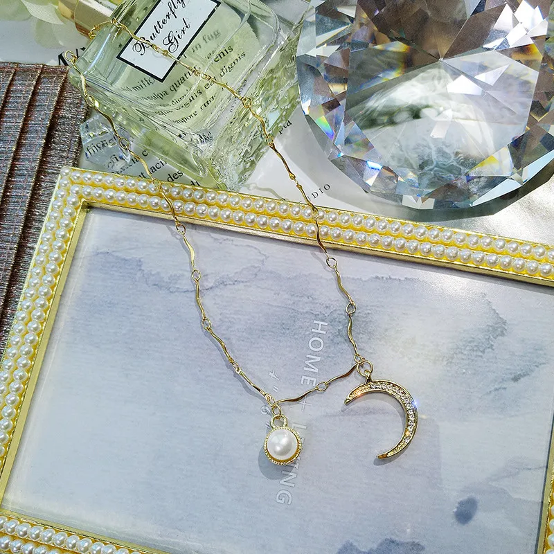 

Aimgal Jewelry Golden Moon Pearl Pendant Necklace Choker Collar