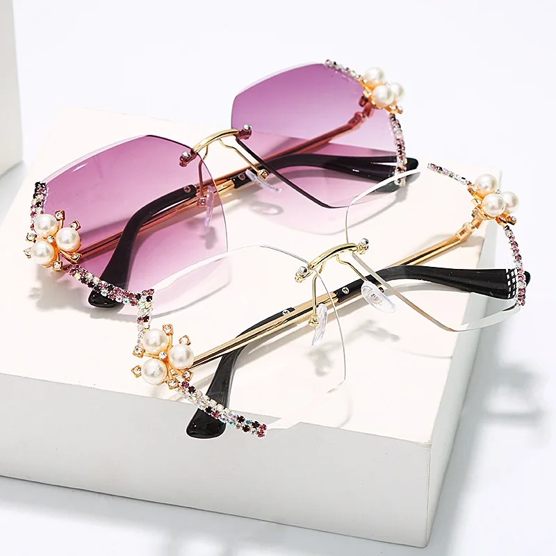 

Hot Metal Ladies Rimless Glitter Big Frame Oversized Square Bling Pearl Diamond Trendy Sunglasses 2021 for Women