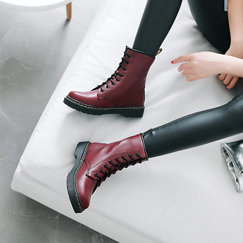 

2020 new leisure round head Lace-up women's boots