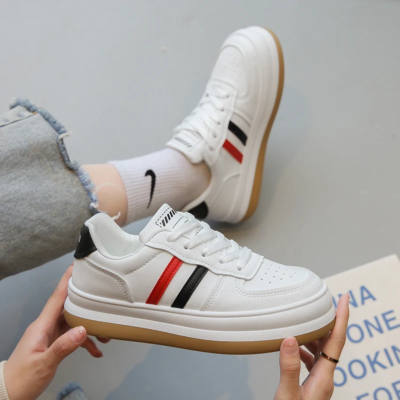 

2022 latest style high quality sneaker support custom logo white girl shoes round head retro cute women casual shoes