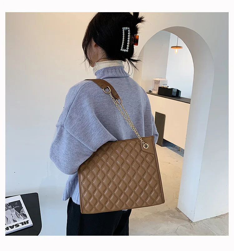 

Fashional Chain Leather PU woman handbags Women bags, Solid colors