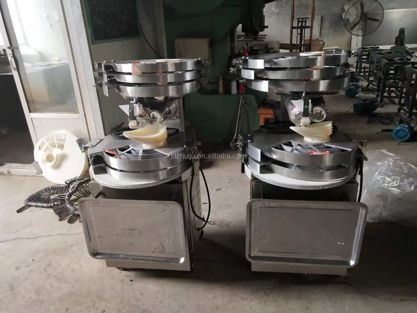 Commercial Kitchen Bakery Equipment Table Top Dough Divider Rounder