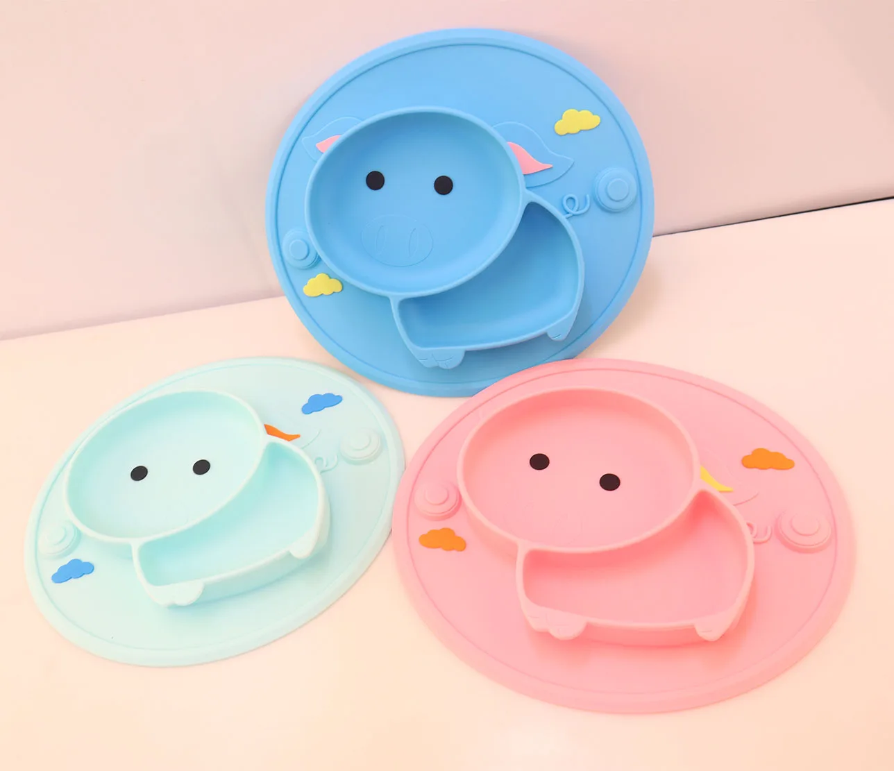 

cartoon pig design BPA free silicone baby food feeding plate non slip toddler plate baby divided plate with suction, Pms color