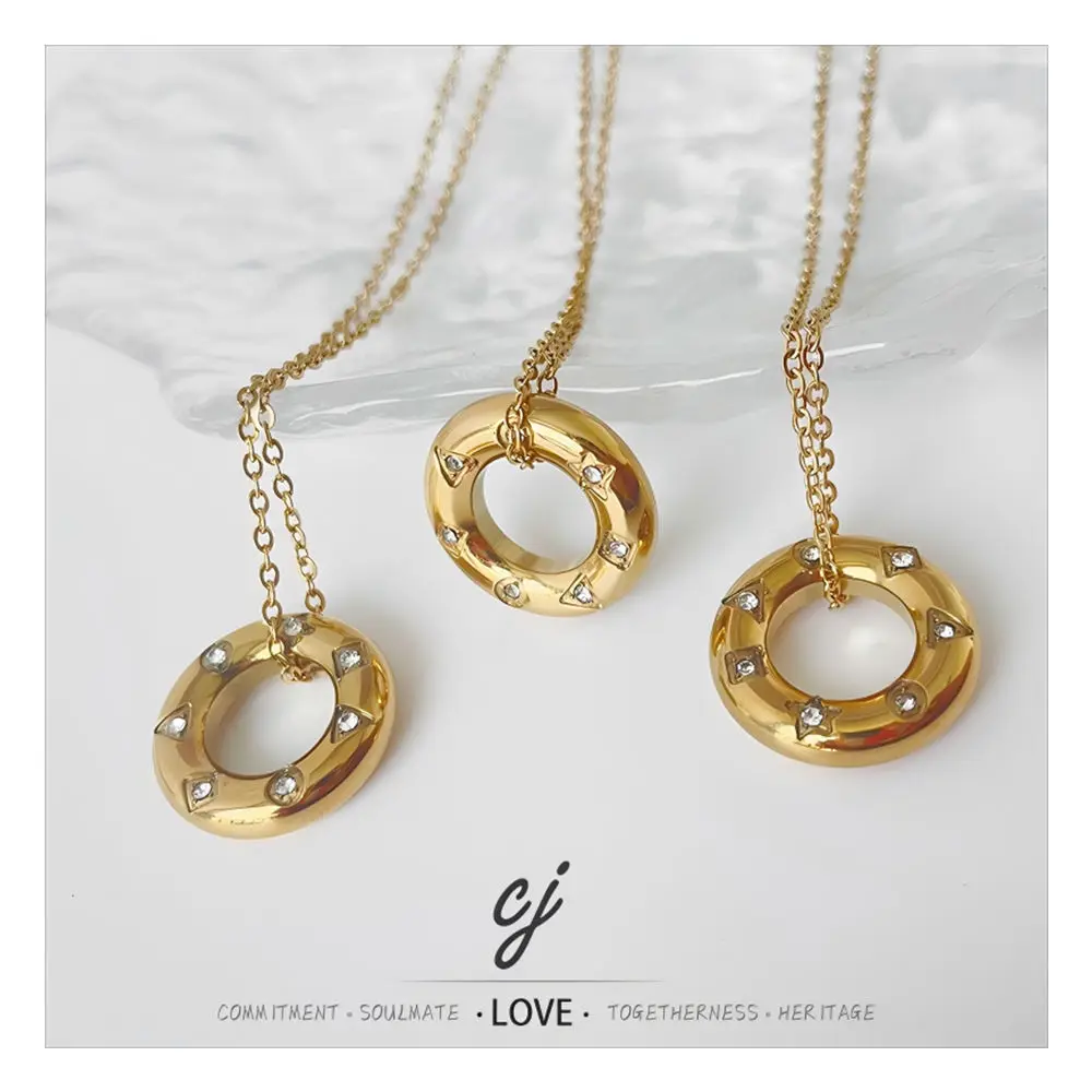 Carline New Design Gold Plated Stainless Steel Necklace Cubic Zircon Circle Hollow Donut Pendant Necklace for Women
