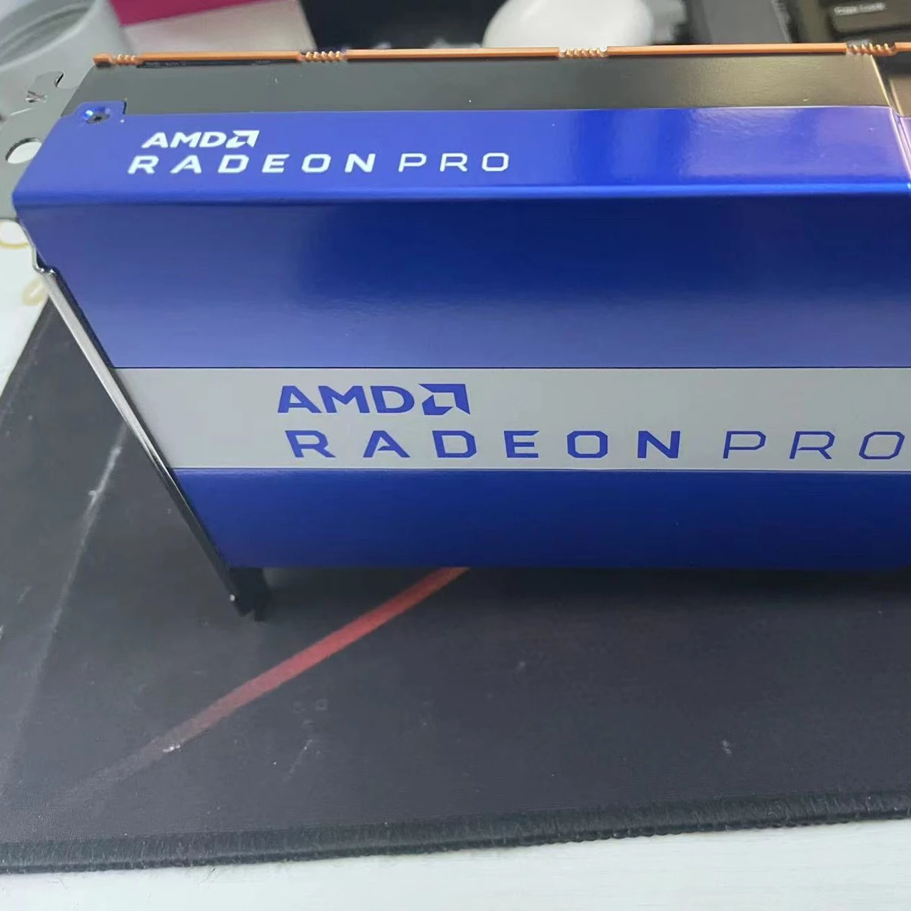 

W5700 For AMD Radeon Pro W5700 8GB GDDR6 256 bit 7nm 205W PCIe 4.0 x16 Graphics Card GPU