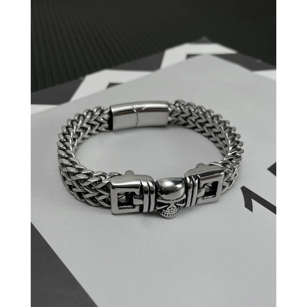 

Wholesale of accessories hip-hop retro titanium steel skull bracelet fashion trend men's street photography accessories