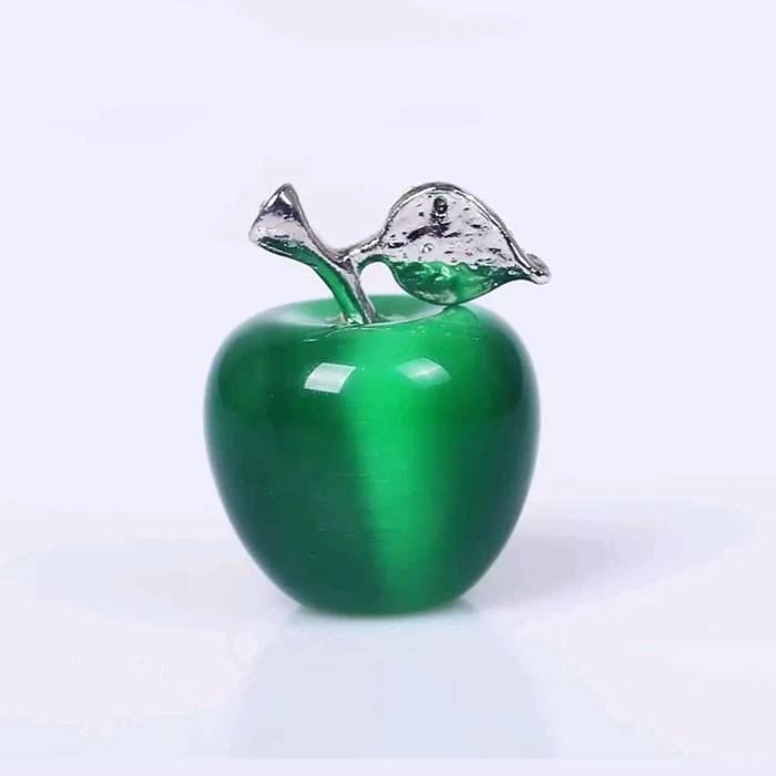 Apple stone. Сувенир яблоко зеленое стеклянное. Кристальное яблоко. Камень зеленое яблоко. Кристальная яблоня.