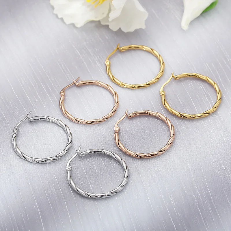 

2023 New Non Tarnish Large Chunky Earring Striped Texture Twisted Hoop Earrings Gold Plated Stainless Steel Hoop Earring