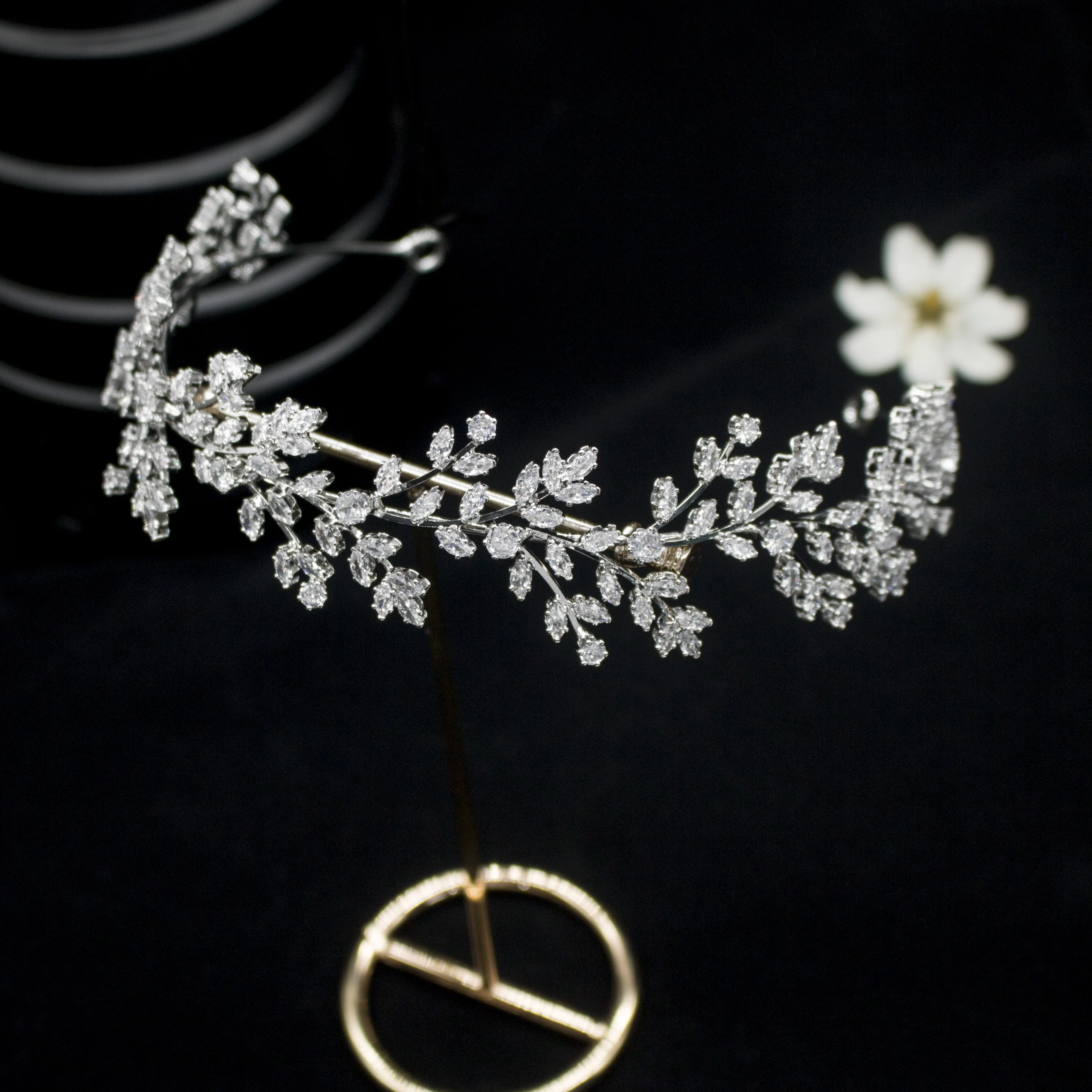 

Wedding Hair Vine Hairband Bridal Headpiece Hair Jewelry Wedding Accessorise Exquisite Popular CZ Zirconia  Women's 48g, Sliver