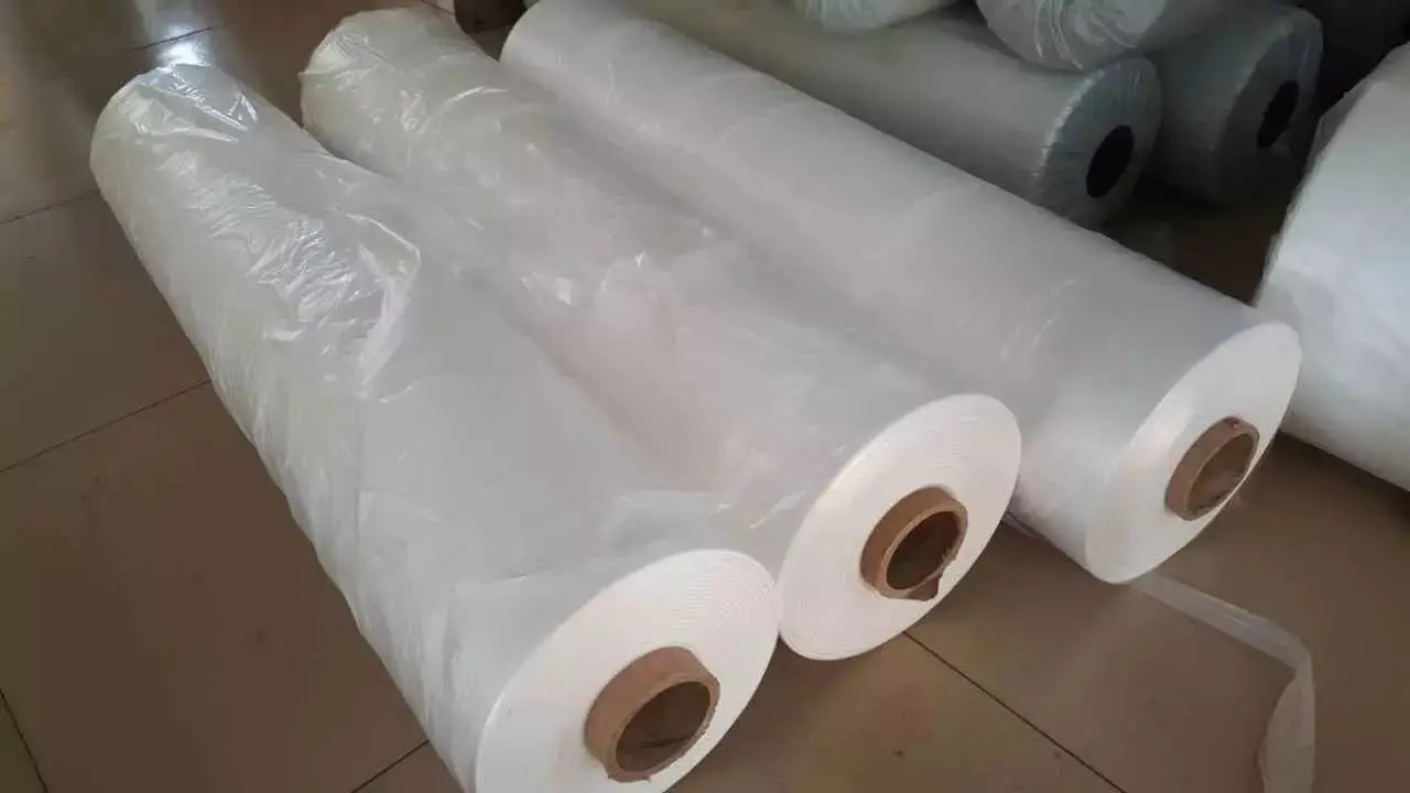 Полимерные самоклеящиеся пленки. Пленка HDPE. Мембрана HDPE. ПНД пленка кровельная с логотипом. Тонкая полимерная самоклеящаяся мембрана.