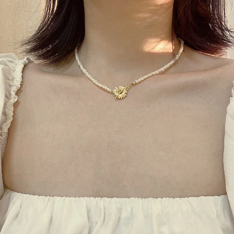 

Newest Korean brass 14K real gold plated small daisies natural freshwater pearl choker necklace for women jewelry, As the pic show