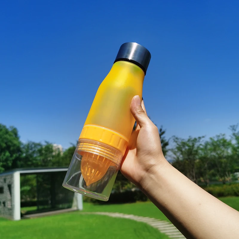 

Outdoor sports plastic H2O fruit infuser water bottle Lemon juice water bottle, Pantone color