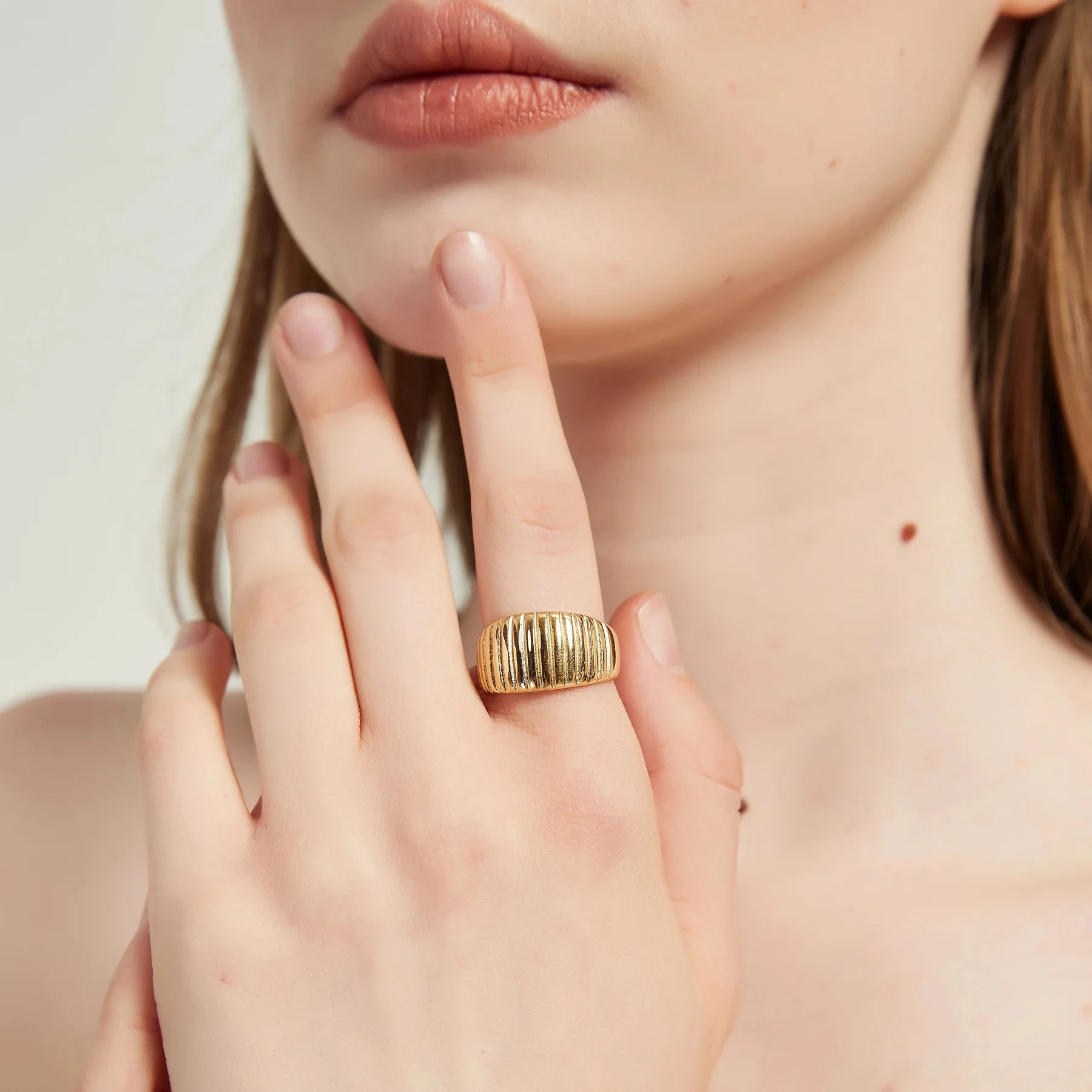 

J&D Vintage Gold Plated Finger Rings Women Stainless Steel Thick Croissant Texture Cut Wide Rings