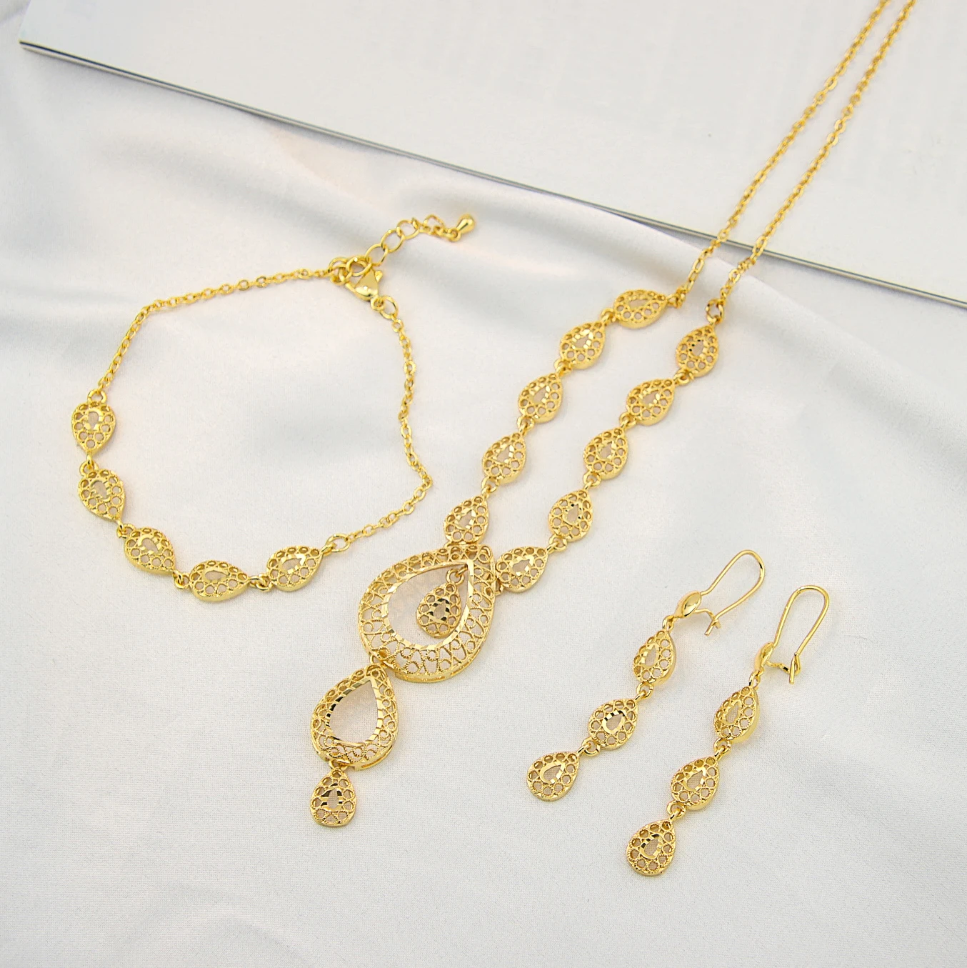 

New Idea Gift Hollow Dubai Gold Plated Jewelry Women 24K Bridal Jewelry Set
