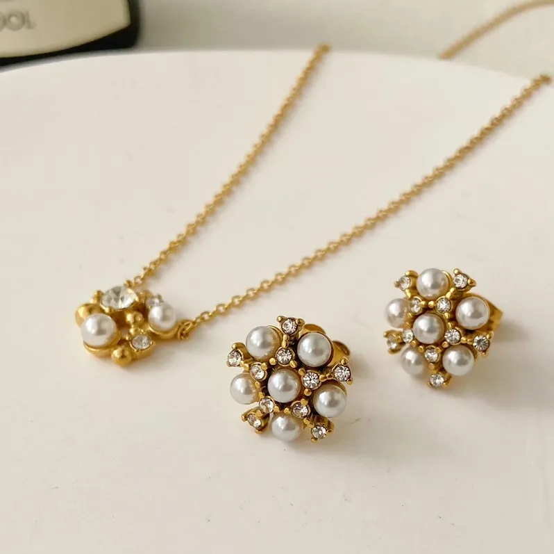 Romantic Flower Shape 18K Gold Plated Pendant Necklace And Stud Earring Set Zircon & Pearl Stud Earrings