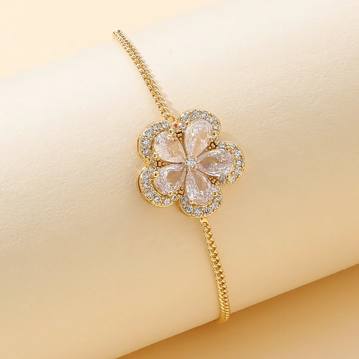 

Wholesale Gold Plated Brass Thin Chain Adjustable Bracelet Big Flower Zircon Bracelet for women