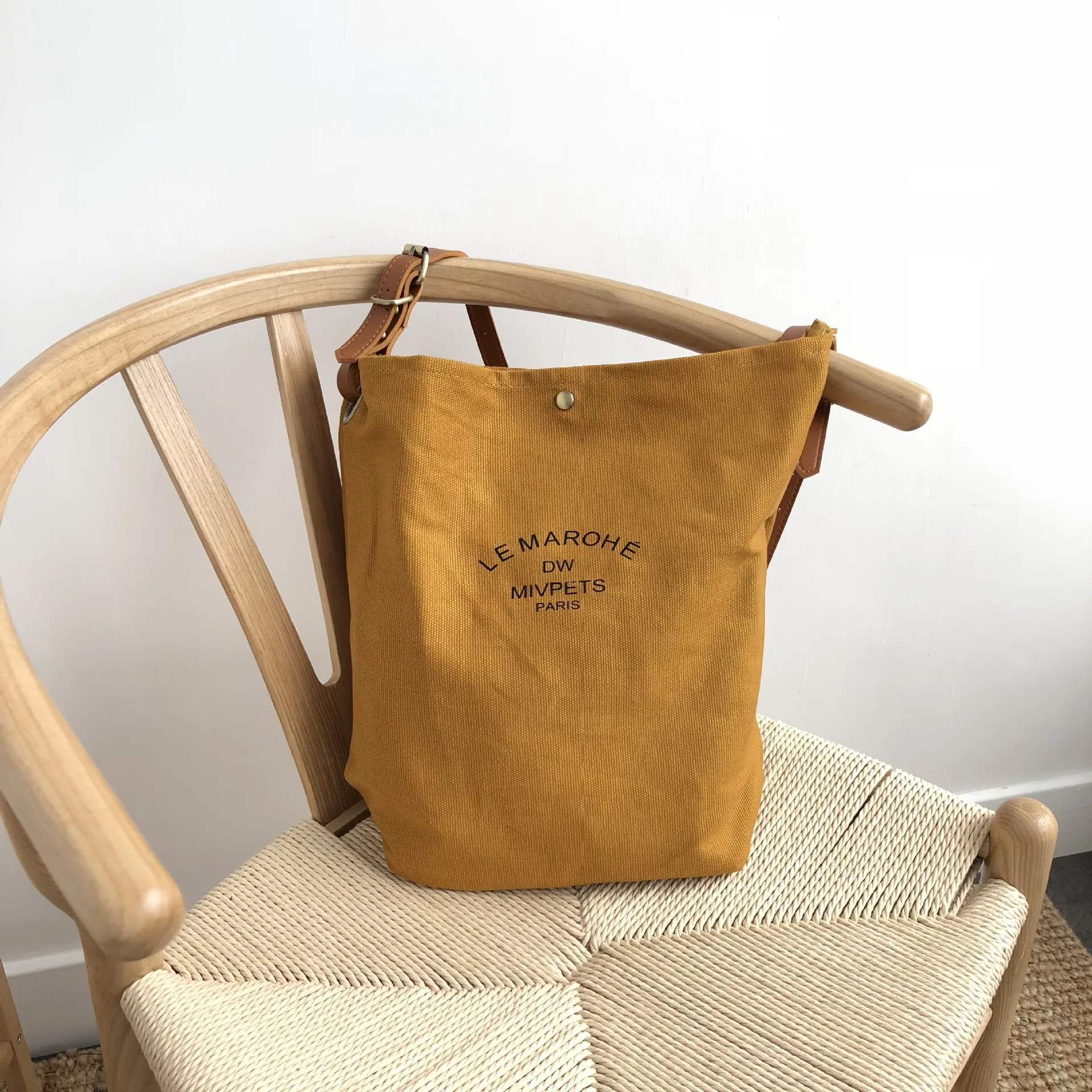 

Fashionable Lady Printed Bucket Canvas Messenger Bag Simple Design Women Shoulder Bag With Adjustable Leather Strap, Specified color available