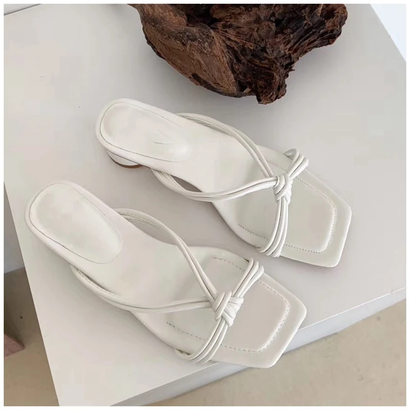 

2021 New Summer Low Heels Slippers Rome Narrow Band Beach Sandal Female Peep Toe Square Heel Brand Flip Flops mujer, As pictures