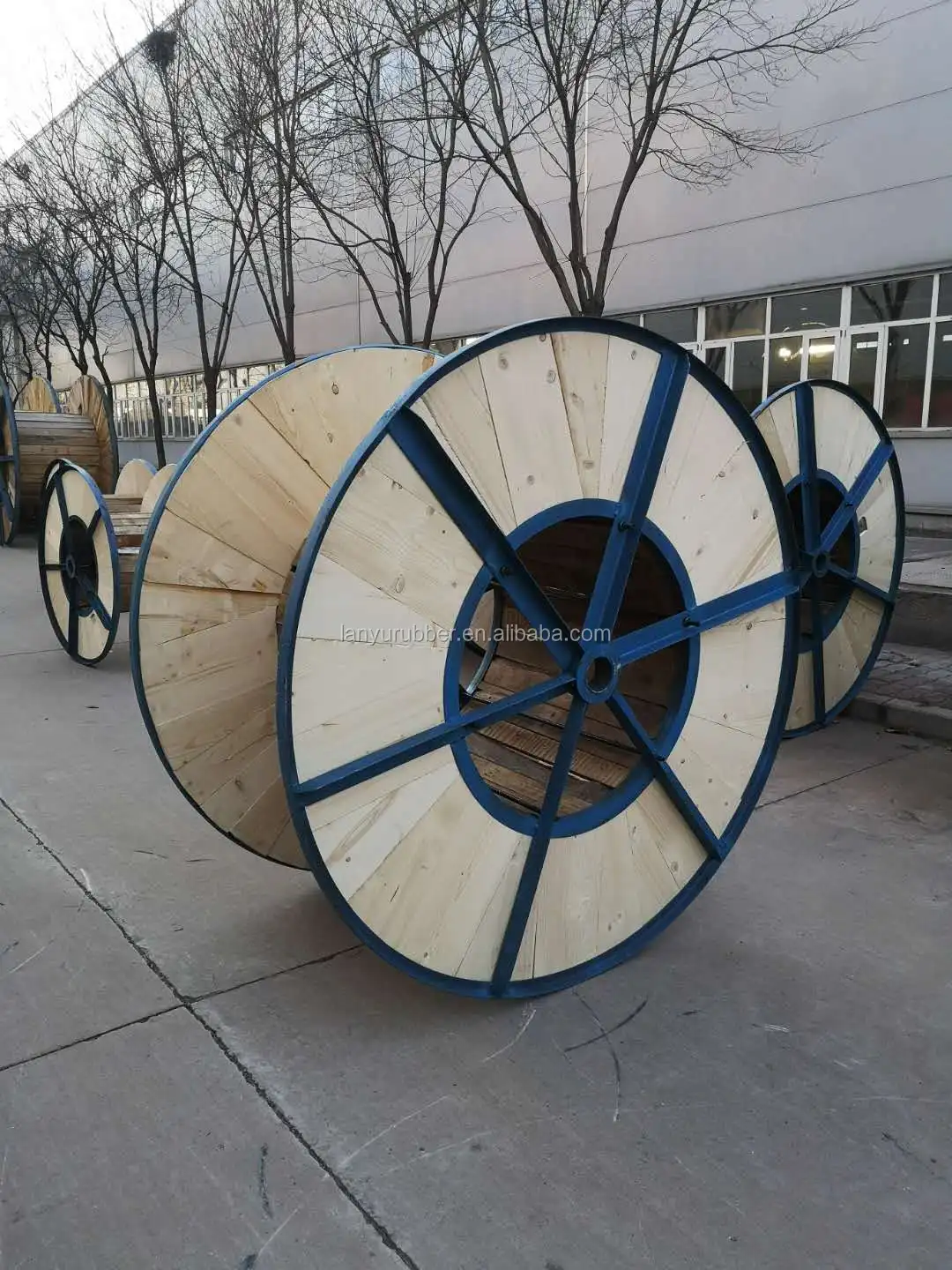 Large Dried Wooden Drum - Solid Pine Cable Spools for Wire Packing ...