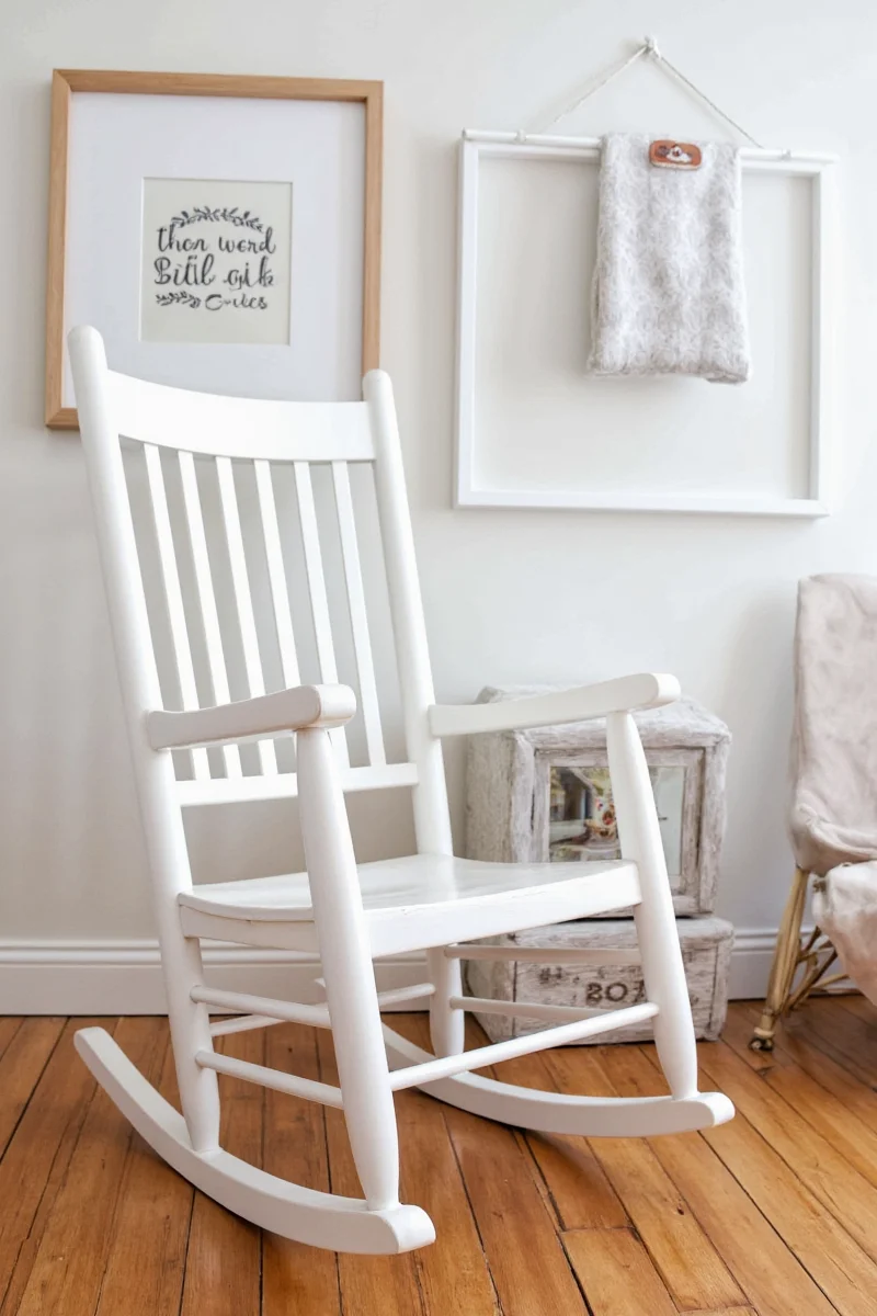 Decorative storage ideas with rocking chairs