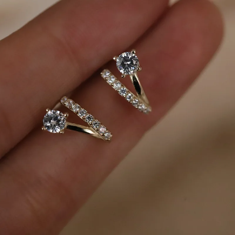 

2023 Fashion Crystal Gold Color Earrings Twisted Lines Zircon Stud Earrings New Trendy Elegant Simple Bride Jewelry Accessories