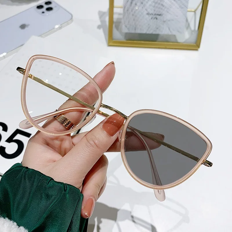 

2023 New fashion women cat eye prescription glasses frame small frame change color photochromic anti blue light glasses