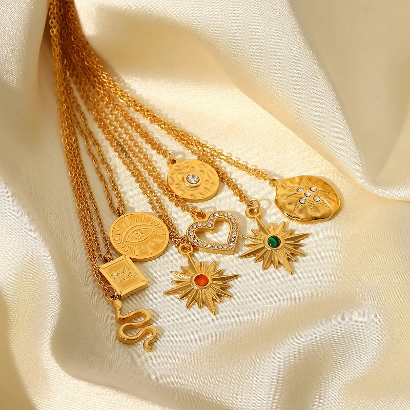 

2022 New Ins Fashion Round Hexagram Heart Snake Zircon Pendant 18K Gold Plated Chain Stainless Steel Women Necklace Jewelry